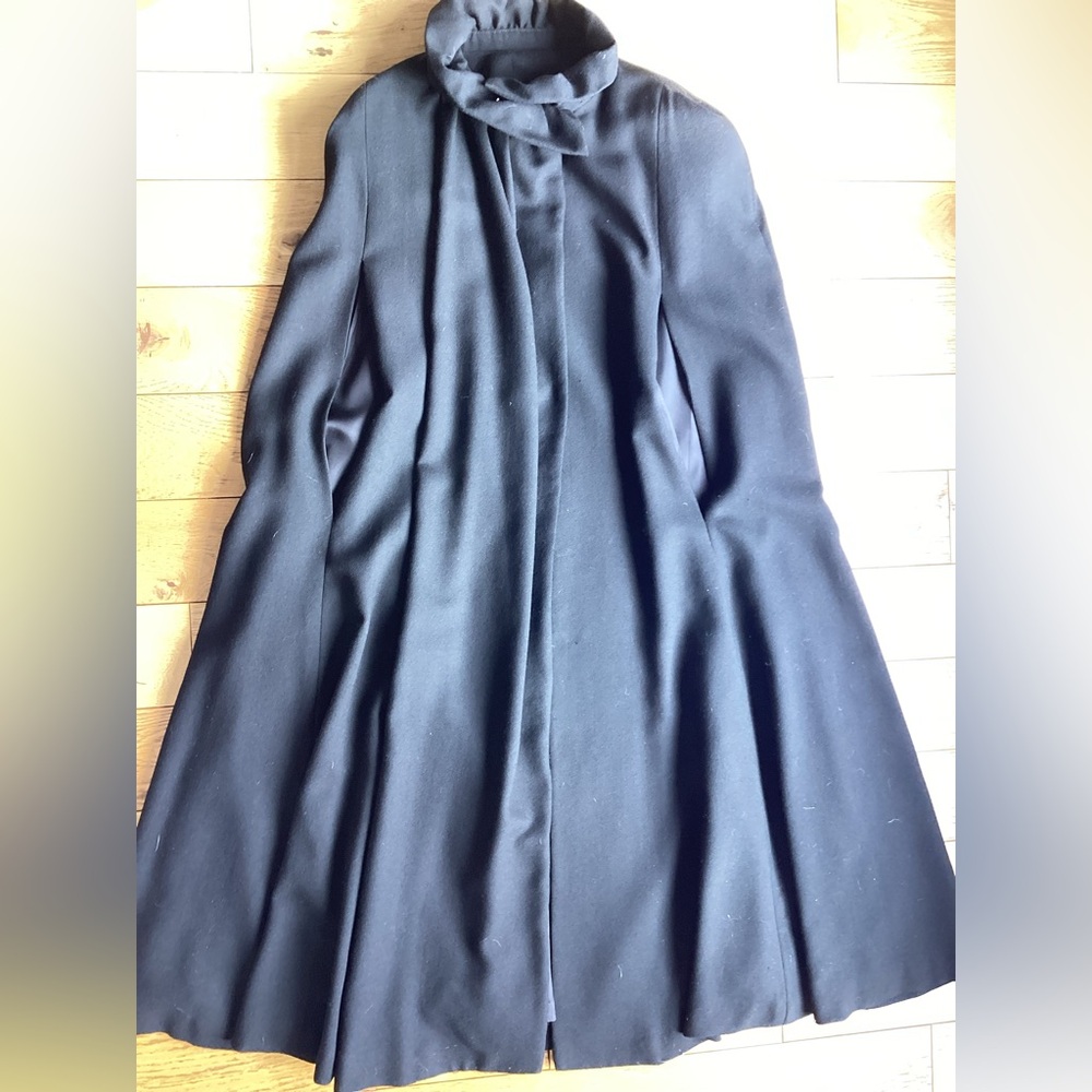 Super cool Black vintage Cape Coat - Picture 3 of 9